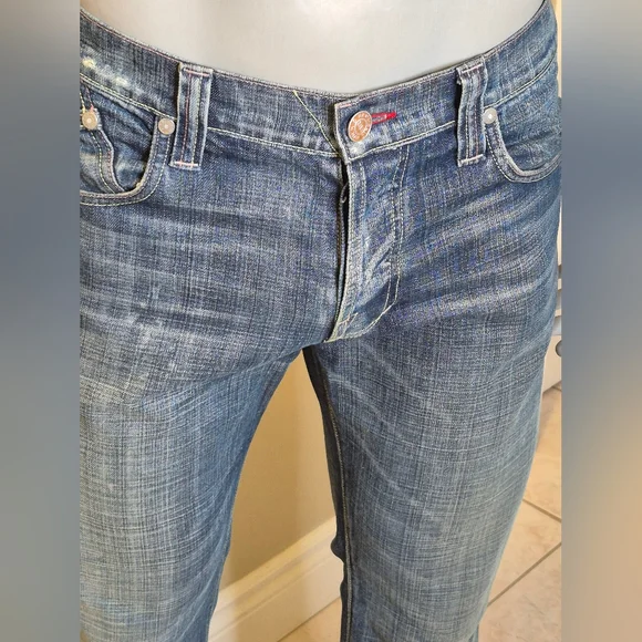 Rock & Republic Faded Blue Denim Jeans - Picture 15 of 15